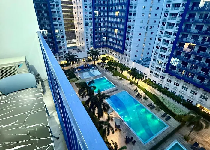 Отель The Luxe Pool View At Sea Residences